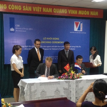 CBI and VIETRADE sign partnership agreement